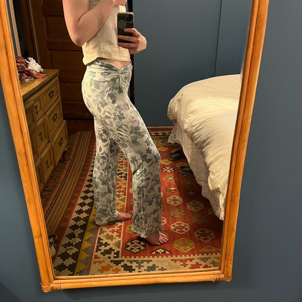A Pea in the Pod lounge maternity pants